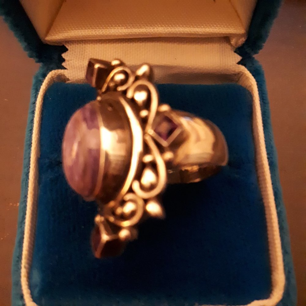 Elegant Silver and Purple Gemstone Ring - Picture 2 of 4